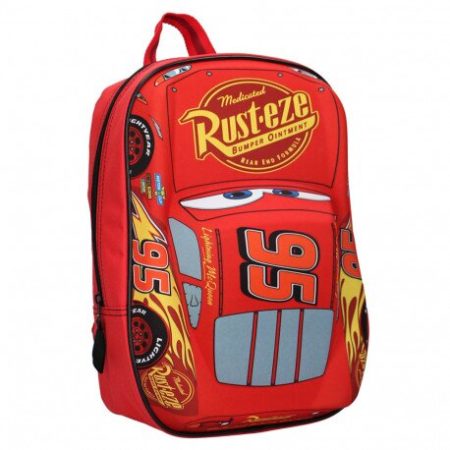 Un cartable Cars Disney rouge en forme de voiture, représentant le personnage de Flash McQueen avec son numéro 95 et le logo Rust-eze.